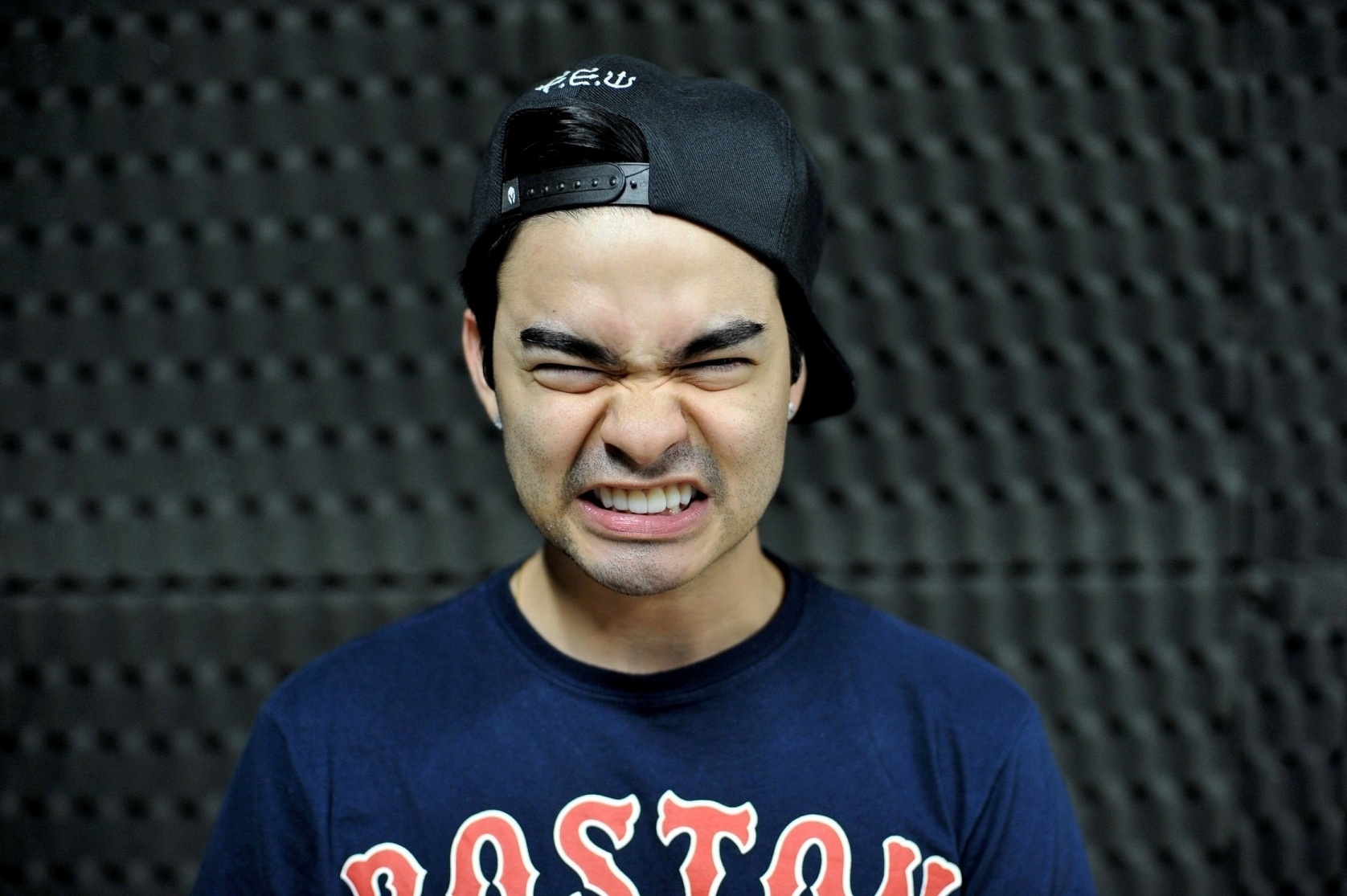 2.fev.2016 - "O Musical Mamonas": Yudi Tamashiro é o guitarrista Bento no musical sobre a banda Mamonas Assassinas - Reinaldo Canato/UOL