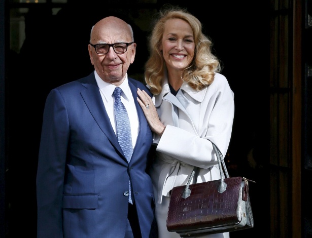 4.mar.2016 - Rupert Murdoch e Jerry Hall posam após se casarem em Londres - Reuters