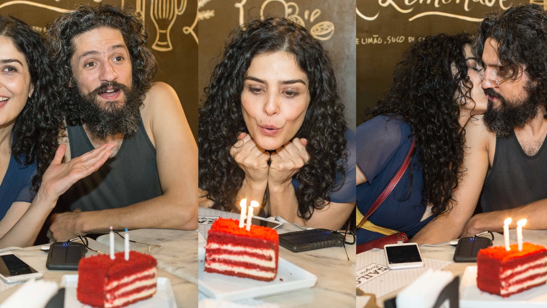 09.mar.2016- Leticia Sabatella brinda seus 44 anos ao lado do marido, Fernando Alves Pinto, em restaurante de São Paulo. "Estou muito feliz com a vida e descobrindo cada vez mais a arte de cantar", disse a atriz que está em cartaz com o espetáculo musical "Caravana Tonteria" - Marilia Jacobson/Divulgação