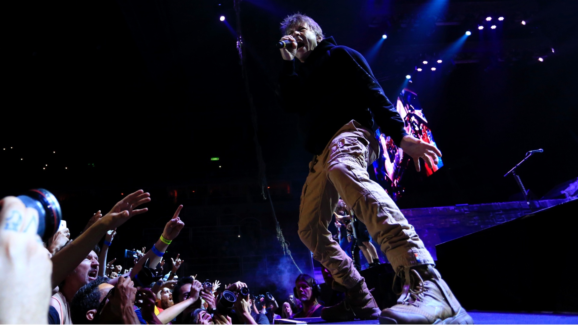 17.mar.2016 - Bruce Dickinson, vocalista do Iron Maiden, abre a turnê brasileira  "The Book of Souls" com um show no HSBC Arena, no Rio de Janeiro - Douglas Shineidr/UOL