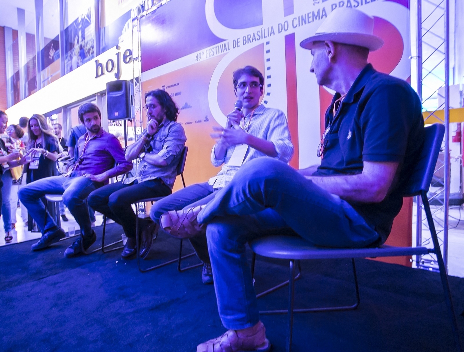 Jean Wyllys  participa de debate na mostra paralela "A Política no Mundo e o Mundo da Política", do 49º Festival de Brasília - Junior Aragão/Divulgação