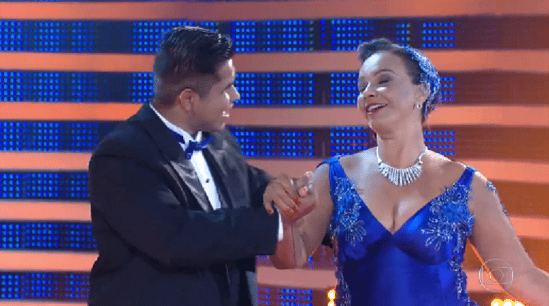 30.out.2016 - Ao som de "I?ve Got You Under My Skin", música de Frank Sinatra, Solange Couto errou alguns passos ao longo da execução da coreografia e, por isso, perdeu alguns décimos na nota dada pelo jurado técnico - Reprodução/TV Globo