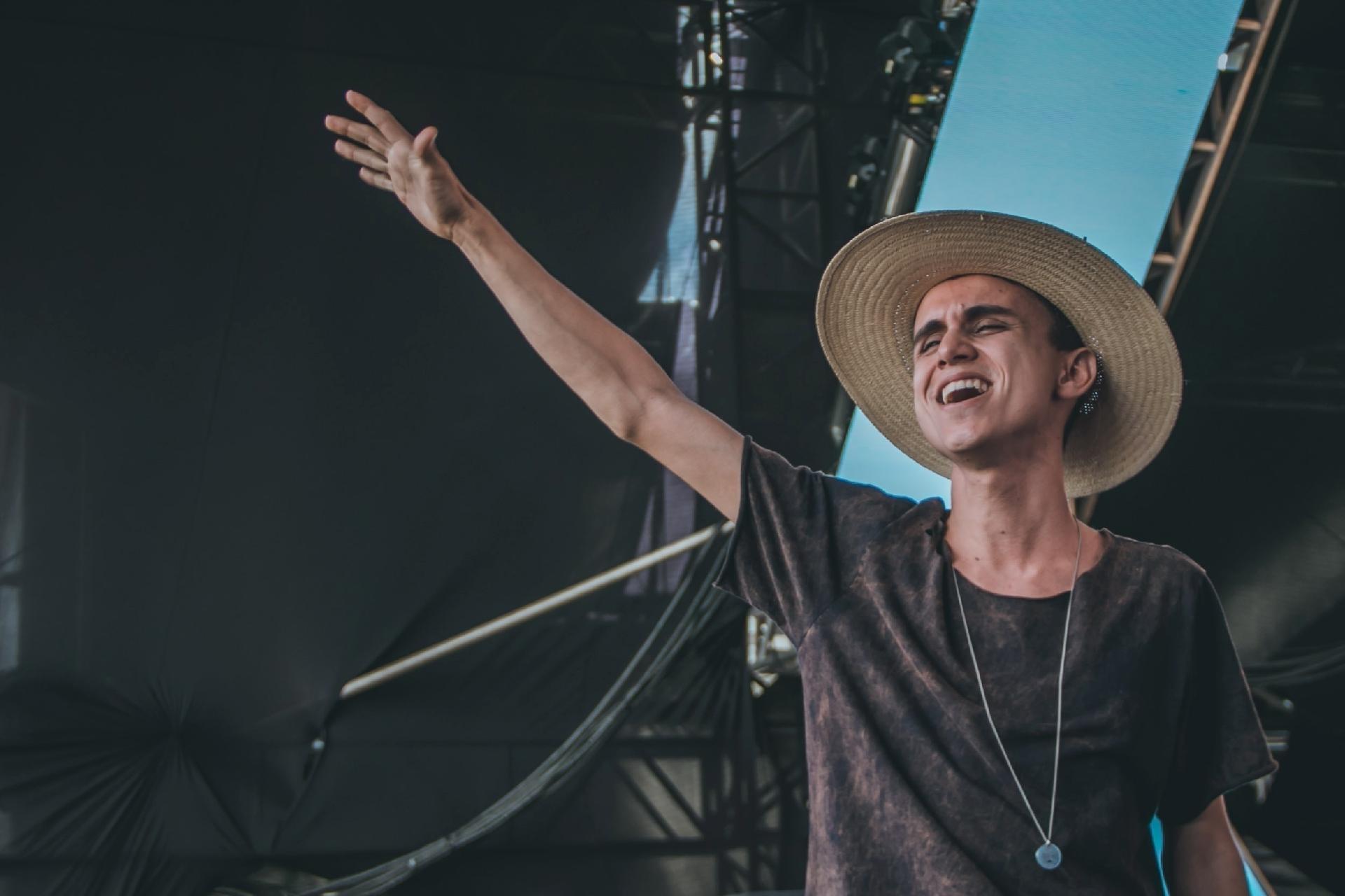 Natural de Goiânia, Pedro Mendes, mais conhecido como Illusionize, se apresentou neste segundo dia do Lollapalooza no palco Perry's - MRossi/Lollapalooza/Divulgação