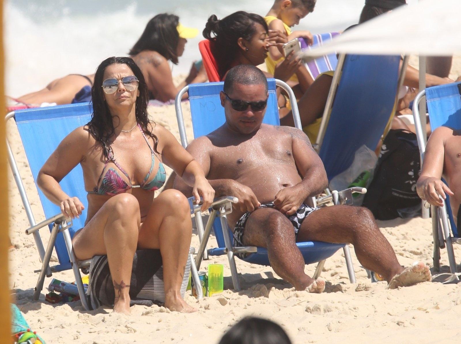 Viviane Araújo curte praia no Rio de Janeiro - AgNews