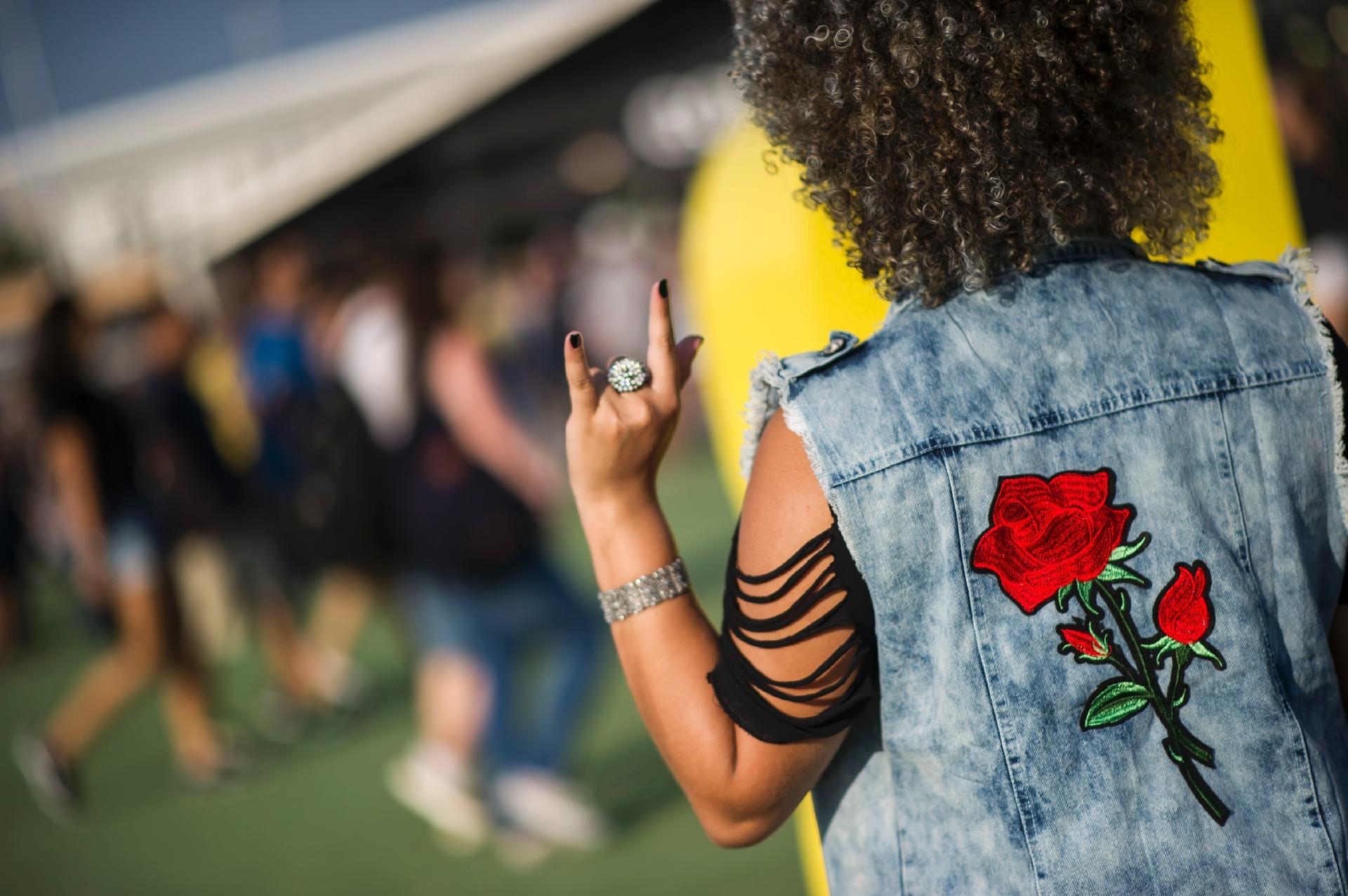 Público posa com estilo no segundo dia do Rock in Rio 2017 - Bruna Prado/UOL