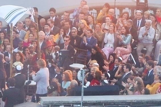 Casamento de Guy Oseary e Michelle Alves no Cristo Redentor, no Rio, com convidados famosos como Bono, Madonna, Ashton Kutcher e Anthony Kiedis - AgNews