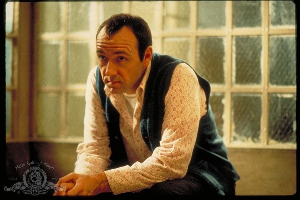 Kevin Spacey em cena de "Os Suspeitos" (1995) - Divulgação
