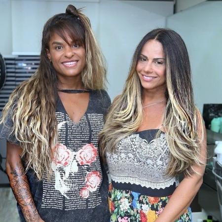 Viviane Araújo posa com cabeleireira e mostra o look escolhido para o Carnaval - Reprodução/Instagram