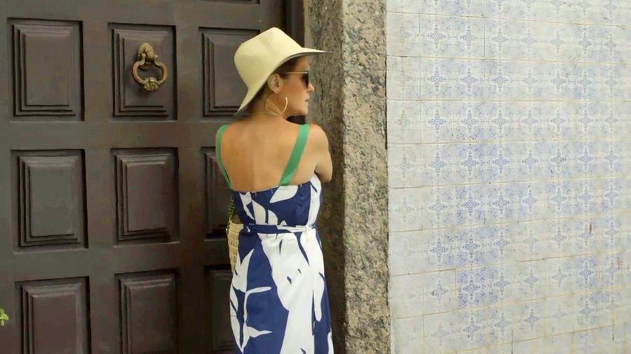 De chapéu e óculos, Laureta foge para casa de Severo em Itaparica em "Segundo Sol" - Reprodução/Globo