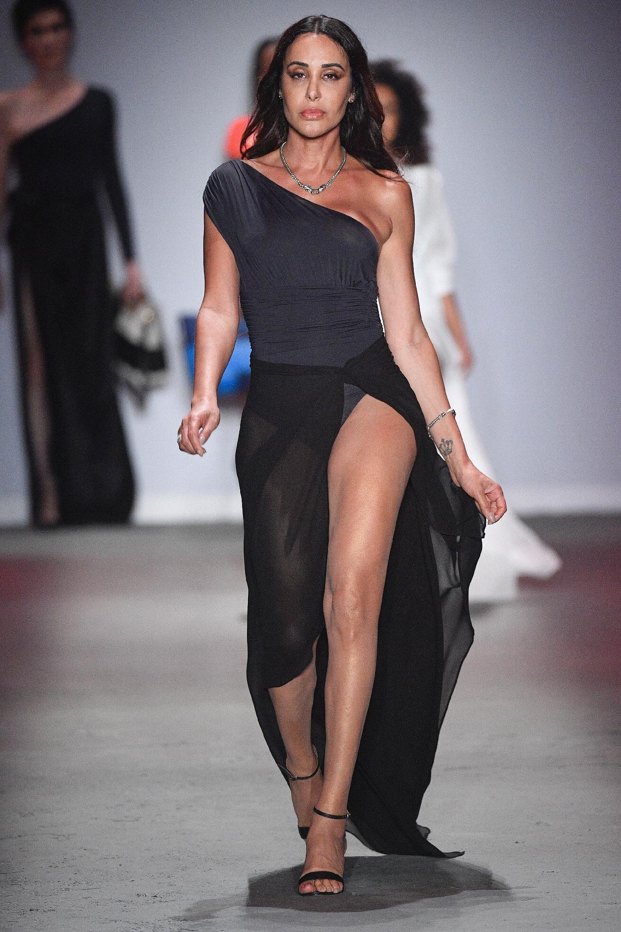 Fotos: SPFW: Amir Slama leva moda praia diversa a desfile de 30 anos de ...