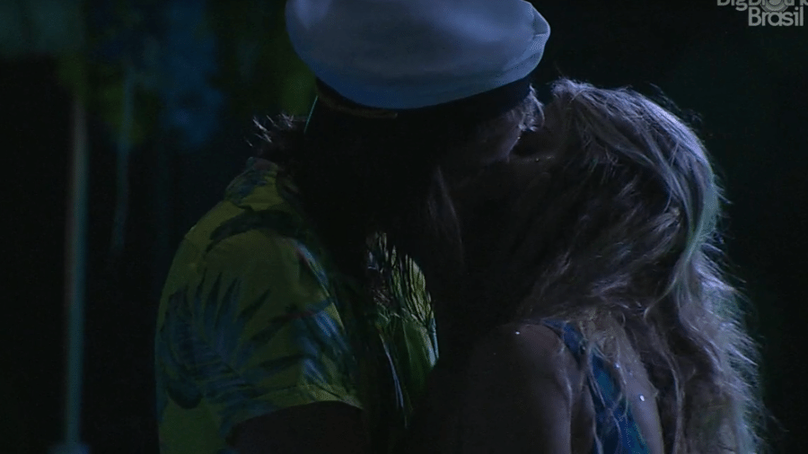 Daniel e Marcela se beijam - Reprodução/Globoplay