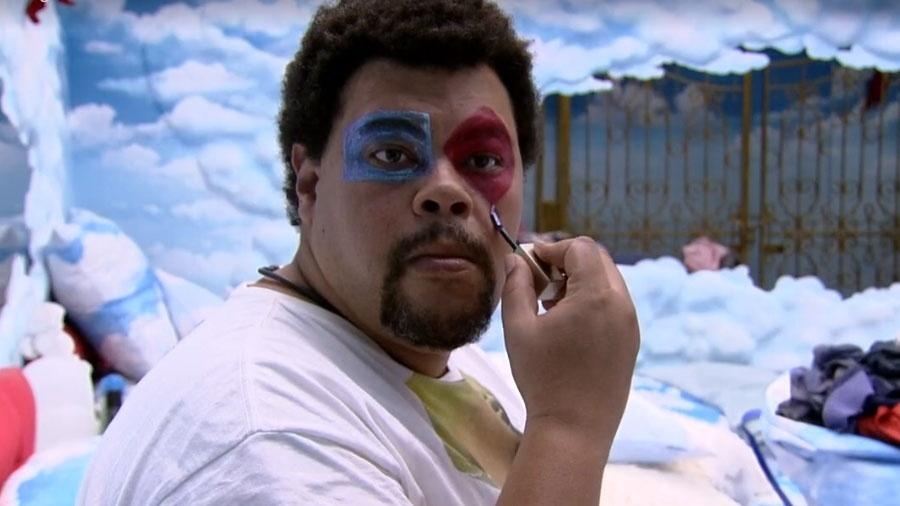 BBB 20: Babu fazendo maquiagem em seus últimos dias de confinamento - Reprodução/Globo