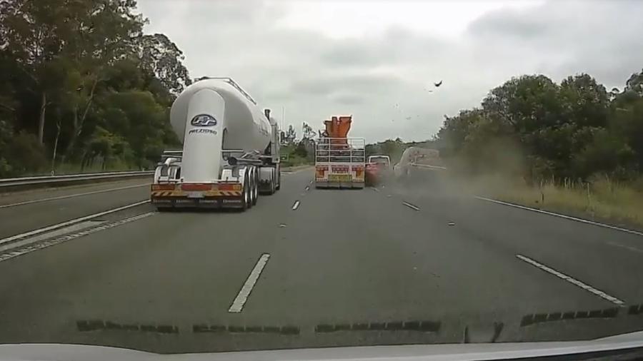 Caminhoneiro famoso rifa caminhão arqueado com 17 multas e 87