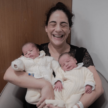 Martha Nowill com os gêmeos Maximilian e Benjamin; atriz definiu parto como "viagem linda e louca" - Reprodução/Instagram