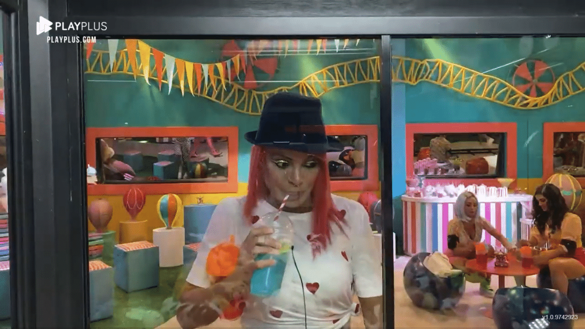 A Fazenda 2021: Valentina brincando na festa Parque de diversões - Reprodução/Playplus