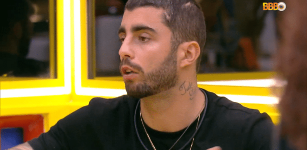 BBB 22: Pedro Scooby conta que ainda não tomou banho