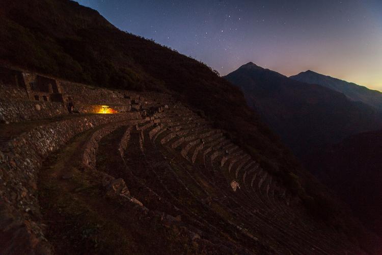 As curvas de nível de Choquequirao ao anoitecer - arthur enselme/Getty Images/iStockphoto - arthur enselme/Getty Images/iStockphoto