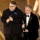 Guillermo del Toro e Mark Gustafson recebem o Oscar de Filme de Animação do Ano por 'Pinóquio' - Kevin Winter/Getty Images