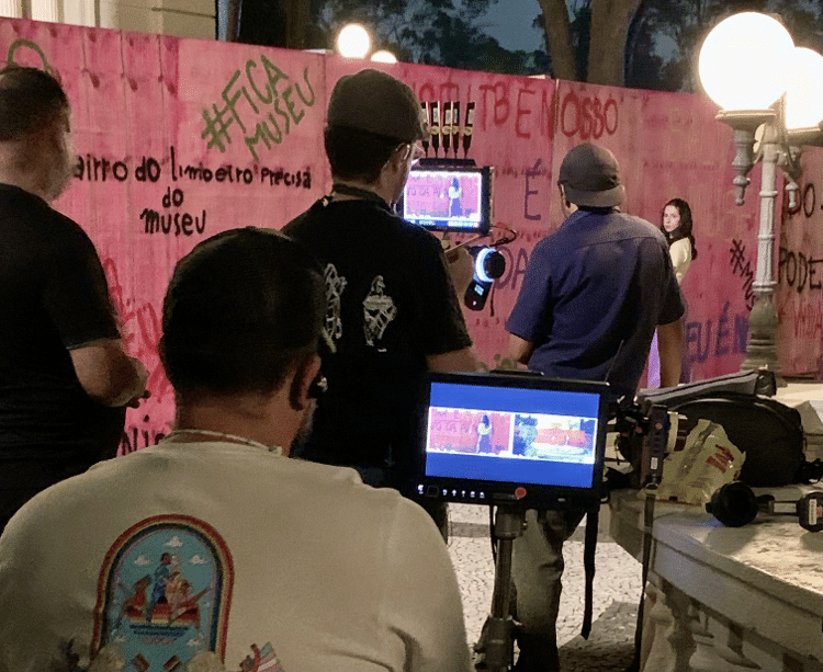 A equipe por trás das câmeras nas filmagens de 'Turma da Mônica Jovem'
