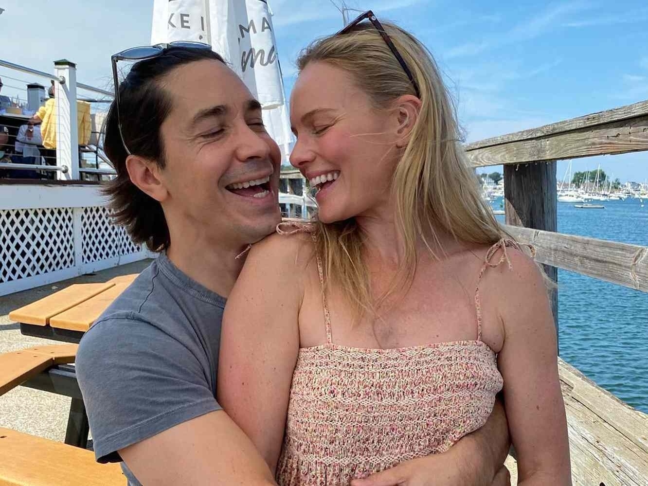 Justin Long conta como Kate Bosworth reagiu ao vê-lo defecar na cama