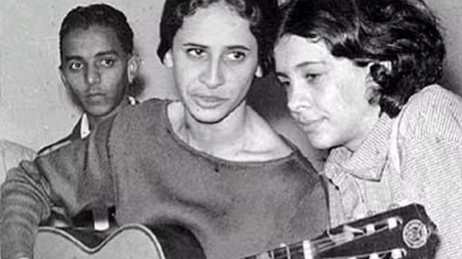 Maria Bethânia homenageia Gal Costa