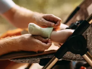 Bebê precisa usar meias até no verão?