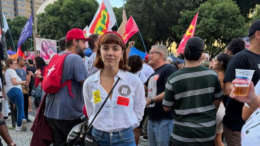 Alice Wegmann posta foto de manifestação Alice Wegmann posta foto de manifestação