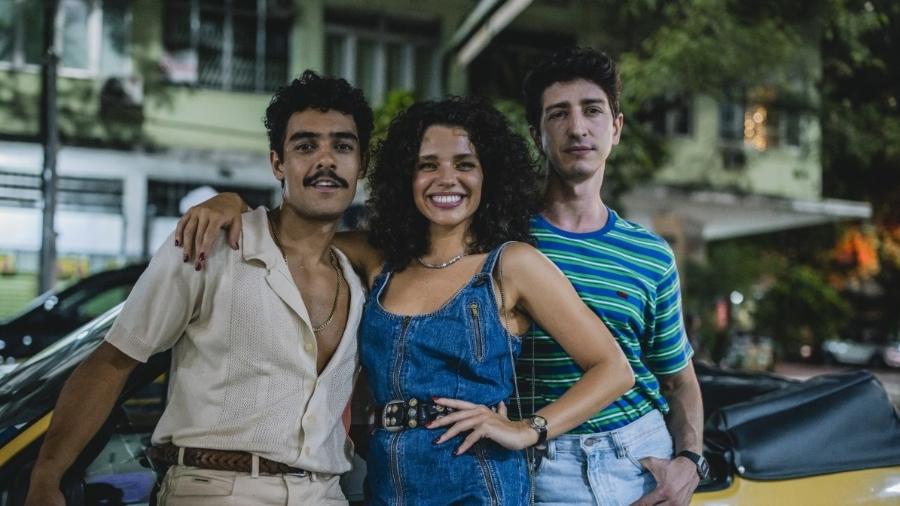 14 Melhores séries da HBO Max em 2025: o que assistir? - 5 igor fernandez bruna linzmeyer e johnny massaro em mascaras de oxigenio nao cairao automaticamente - 14 Melhores séries da HBO Max em 2025: o que assistir?
