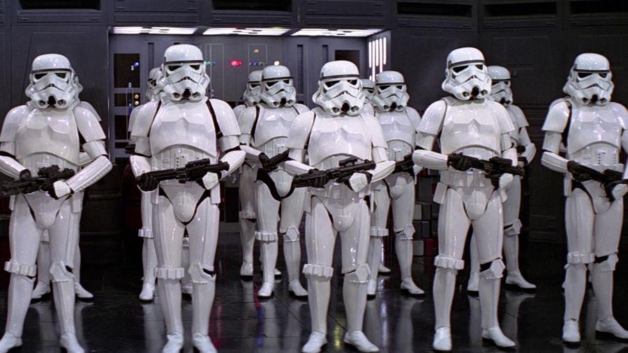 Stormtroopers, em cena de filme da saga "Star Wars" - Reprodução