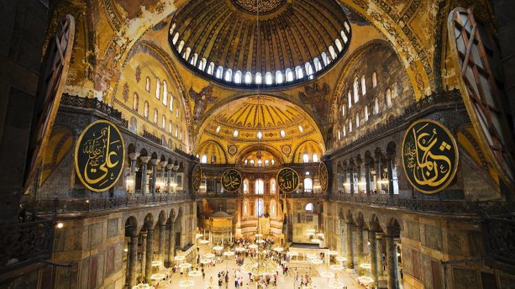 Interior fascinante da Hagia Sophia, usada como basílica pelos bizantinos e mesquita pelos otomanos - Getty Images - Getty Images