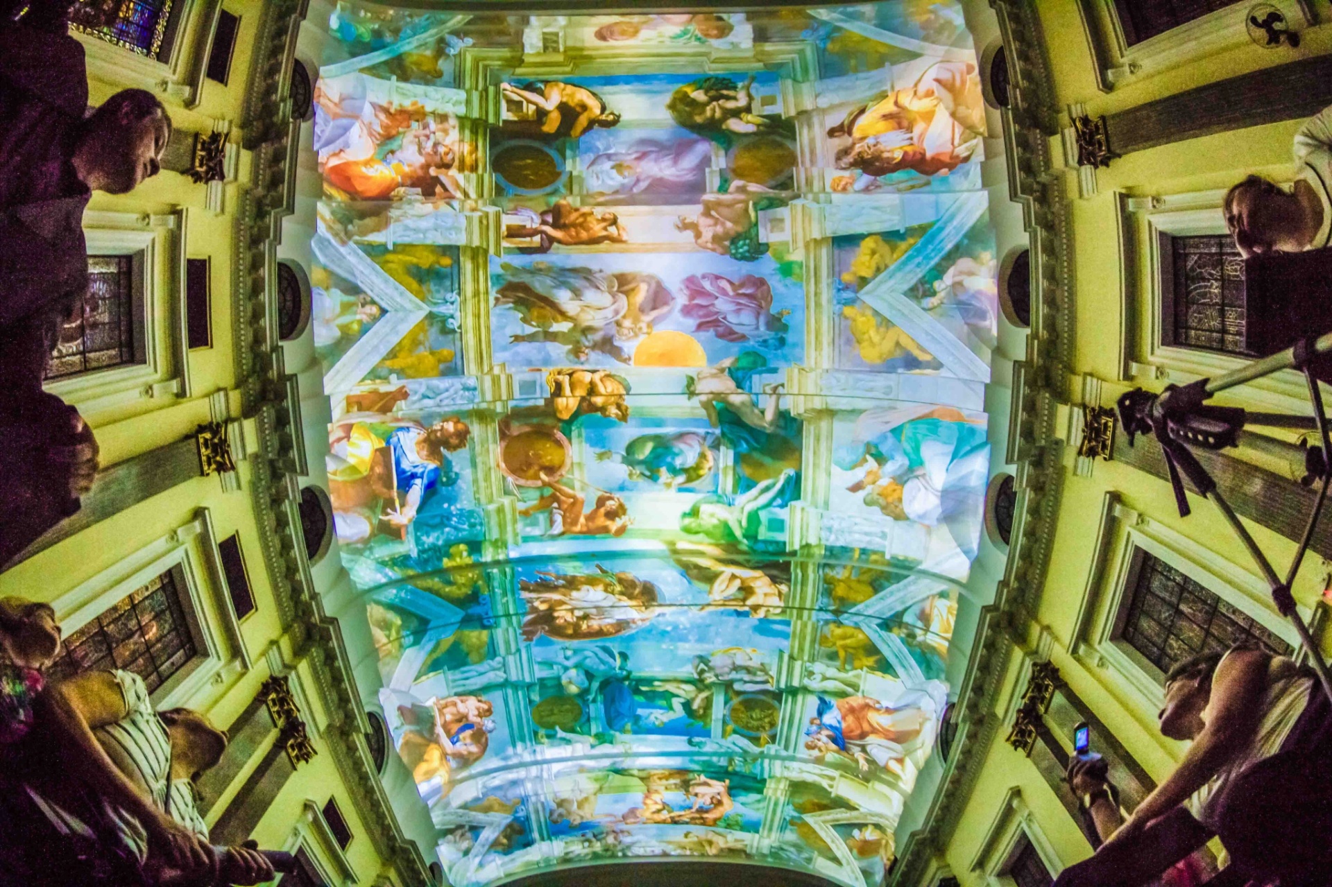 A Igreja São Luis Gonzaga, na Paulista, recebe projeções inspiradas na Capela Sistina durante o Natal Iluminado - Divulgação