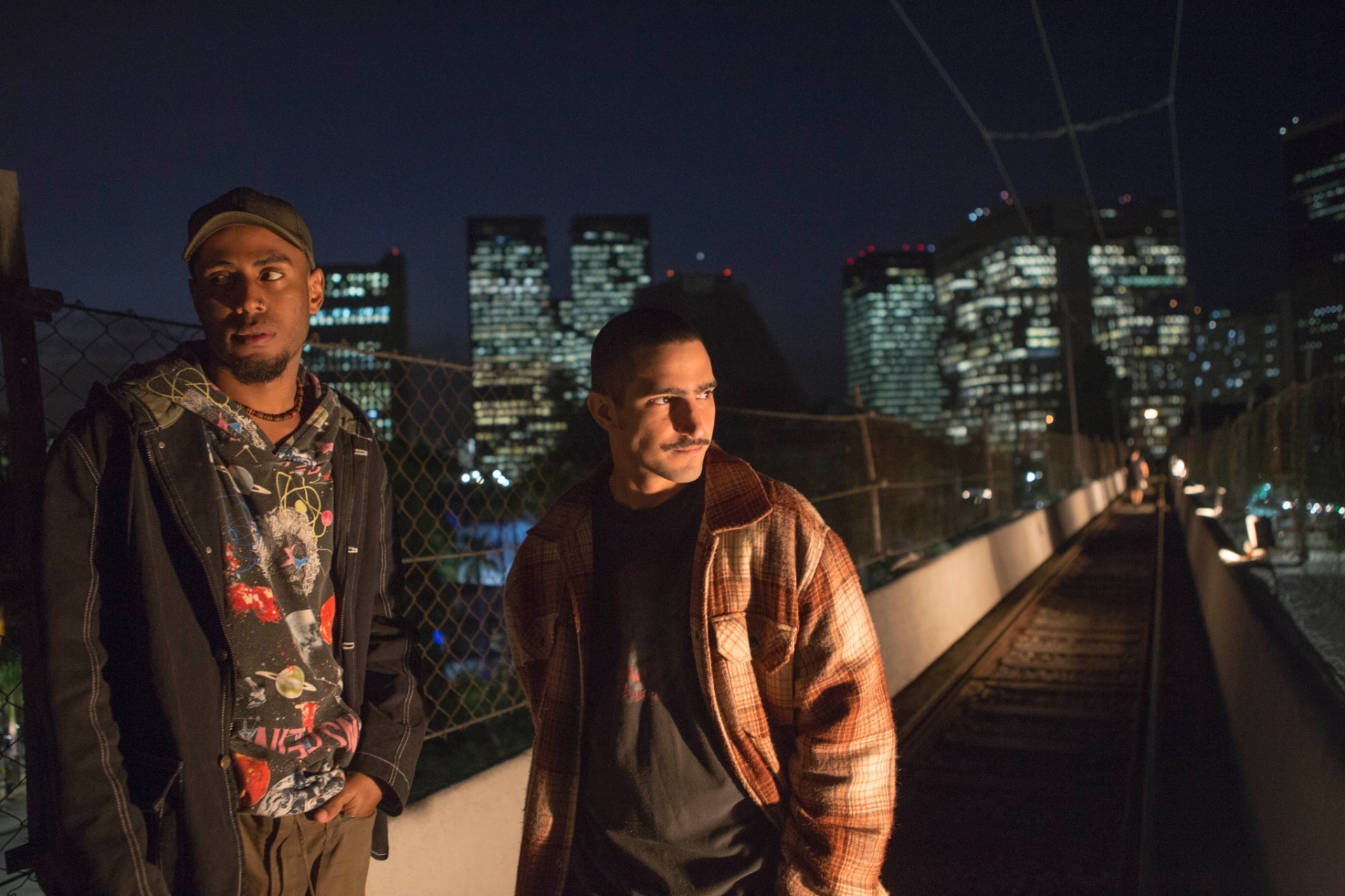 Ícaro Silva e Renato Góes interpretam Skunk e Marcelo D2 no filme "Legalize Já!" - Dan Behr/Divulgação