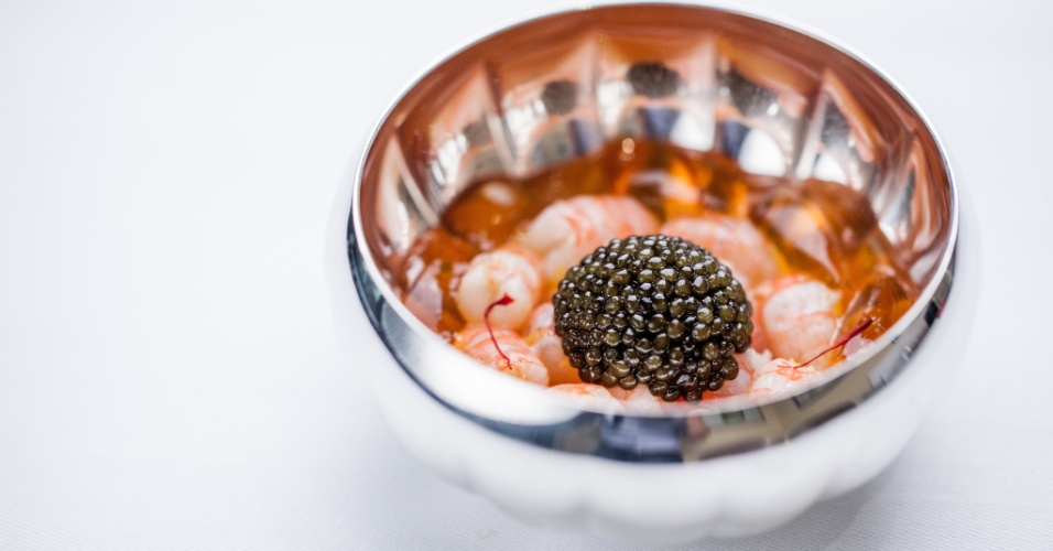 Gamberoni (crustáceo), geleia e caviar, prato do Le Louis XV Alain Ducasse