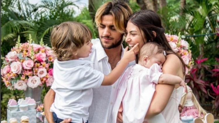 Felipe Simas e a mulher, Mariana Uhlmann, com os filhos, Maria e Joaquim - Reprodução/Instagram/uhlmannmariana - Reprodução/Instagram/uhlmannmariana