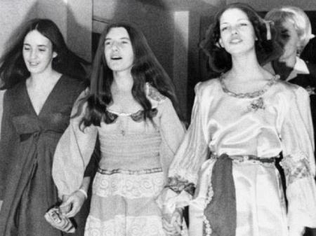 Susan Atkins, Patricia Krenwinkel e Lesli Van Houten, durante os julgamentos pelos assassinatos de agosto de 1969 - Getty Images