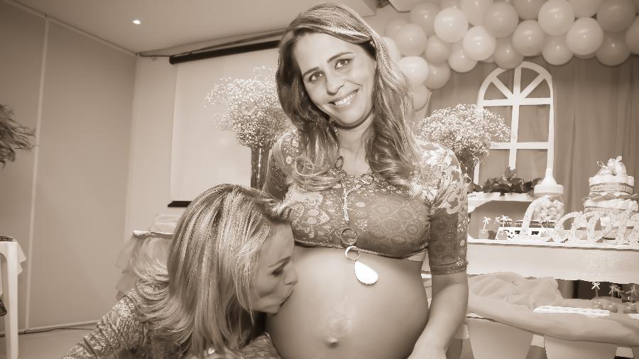A empresária Vanessa Vargas e a irmã, Fabiana, grávida de Lavínia - Arquivo pessoal