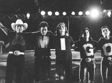 Leandro e Leonardo, Chitãozinho e Xororó e Zezé Di Camargo e Luciano no especial "Amigos", da TV Globo, em 1996 - Divulgação