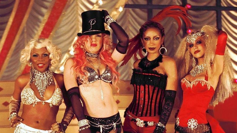 Lil" Kim, Pink, Mýa e Christina Aguilera no vídeo de "Lady Marmalade", de 2001 - Divulgação