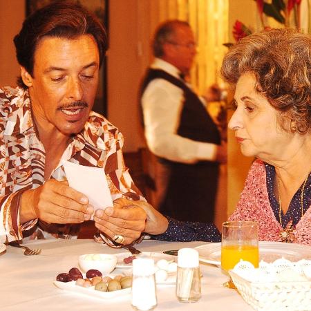 José D'Artagnan Júnior com Thelma Reston em cena da novela "A Lua Me Disse" (2005) - Renato Rocha Miranda/Globo - Renato Rocha Miranda/Globo