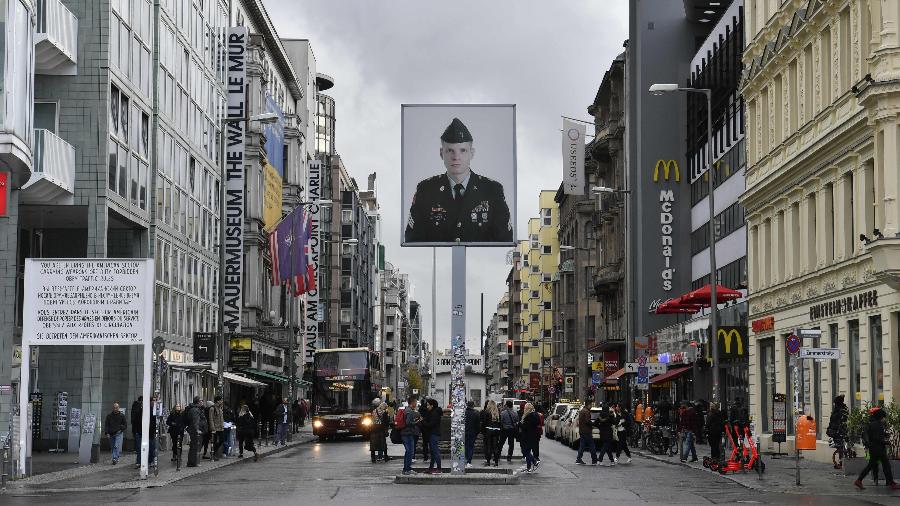 Checkpoint Charlie -  AFP
