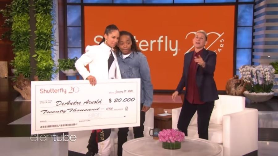 Alicia Keys doa R$85 mil para DeAndre Arnold no programa de Ellen DeGeneres - Reprodução/YouTube