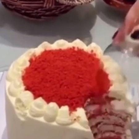 Como cortar o bolo de aniversário do jeito certo: aprenda truque