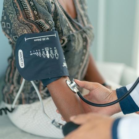 Variação média mensal na pressão arterial impacta os números de AVC e infartos; Brasil pode estar em situação semelhante, diz especialista - iStock