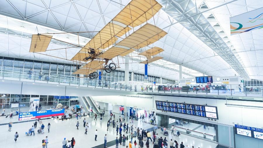O trânsito pelo aeroporto de Hong Kong será impossível para pessoas de todos os países considerados de "alto risco", como é o caso do Brasil - Getty Images