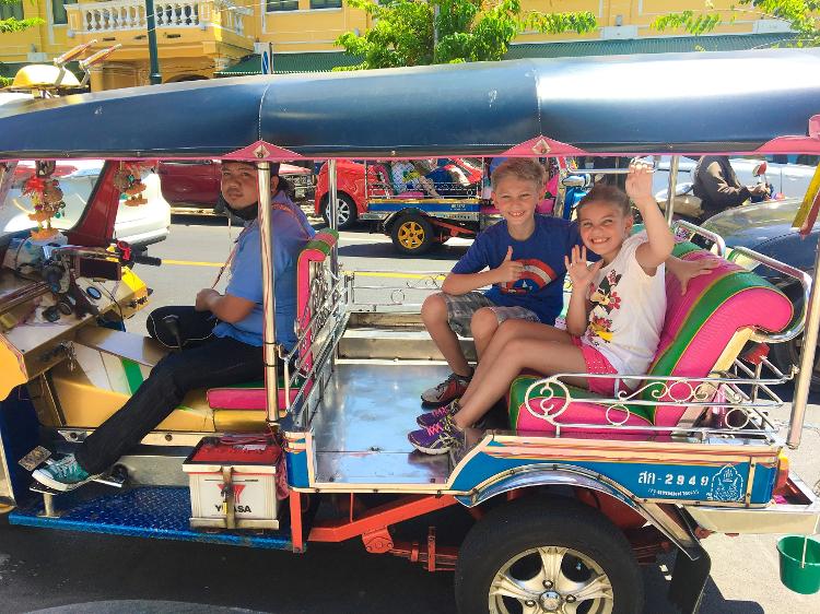 De carro, avião, trem, ônibus... e até tuk tuk, na Tailândia - Arquivo pessoal - Arquivo pessoal