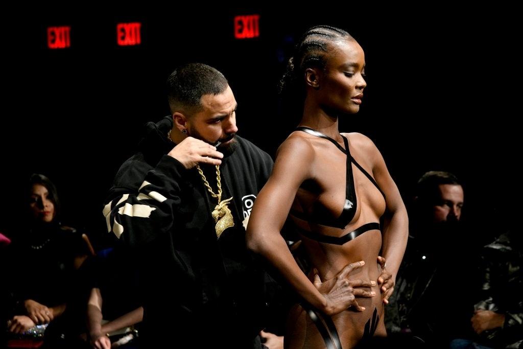 Modelos na passarela durante o Black Tape Project - Getty Images