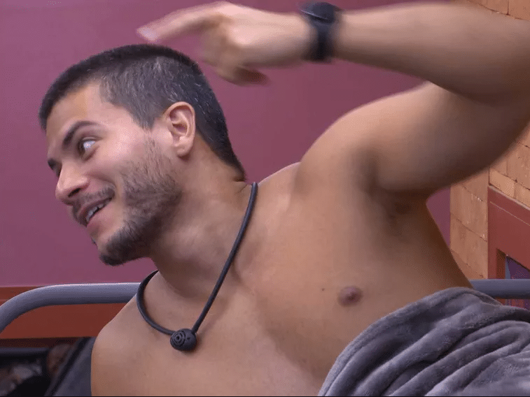 Arthur Aguiar sobre eliminação de Lina: 'Meus fãs devem ter tirado ela'