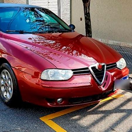 Alfa Romeo 156 pertenceu ao traficante colombiano Juan Carlos Abadía, preso no Brasil em 2007, diz o anúncio - Arquivo pessoal