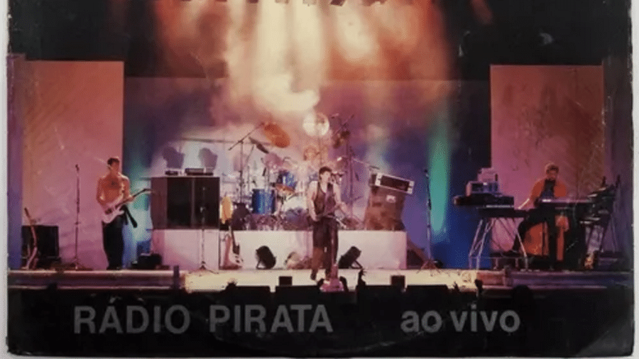 Capa do disco "Rádio Pirata Ao Vivo" - Reprodução