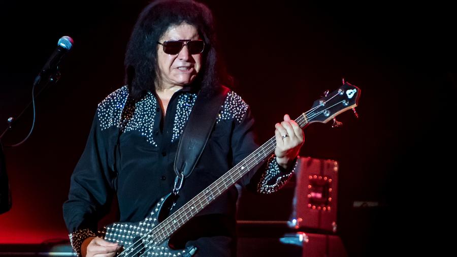 Gene Simmons sofre acidente de carro no Malibu Gene Simmons sofre acidente de carro no Malibu